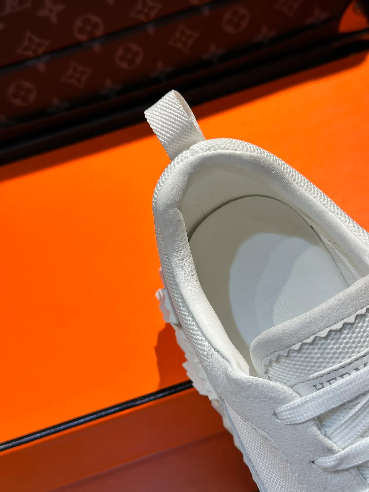 Men's shoes 💰p420 "hermes*" new men's casual sports shoes, the upper is made of cowhide leather and high-end mesh, imported materials, full of texture, the light sole is decorated with contrasting patterns, creating a versatile fashion style. Size: 38-44 (45.46 customized)